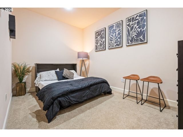 707 N HAYDEN ISLAND Dr 223, Portland, OR 97217
