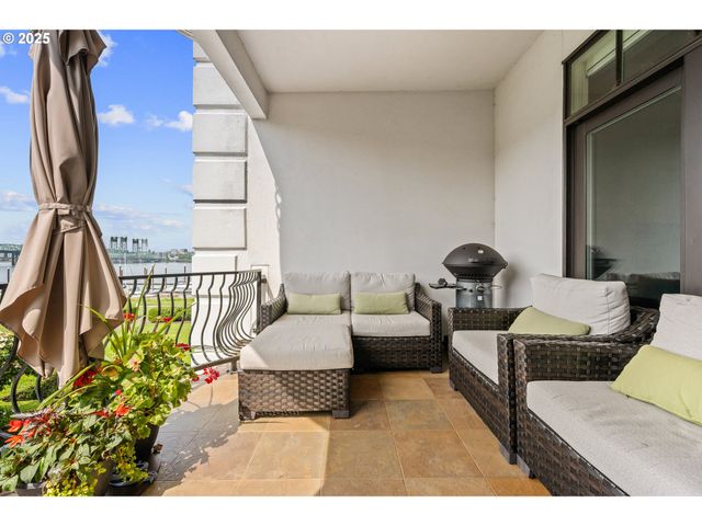 707 N HAYDEN ISLAND Dr 223, Portland, OR 97217