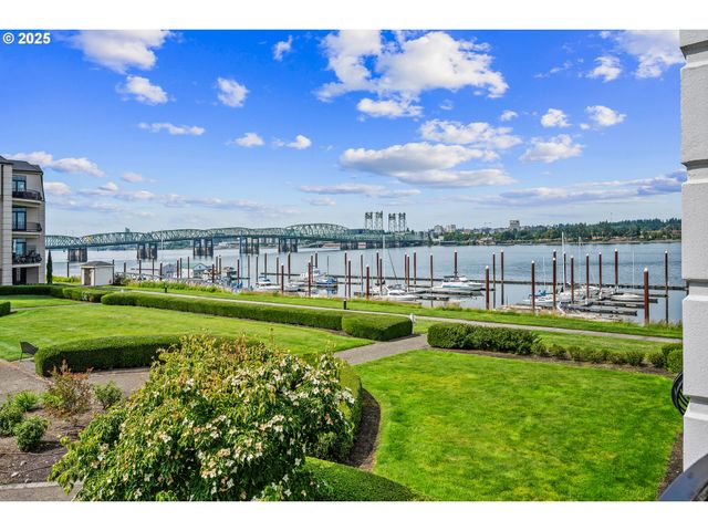 707 N HAYDEN ISLAND Dr 223, Portland, OR 97217