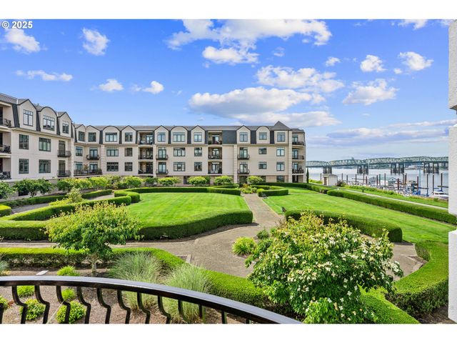 707 N HAYDEN ISLAND Dr 223, Portland, OR 97217