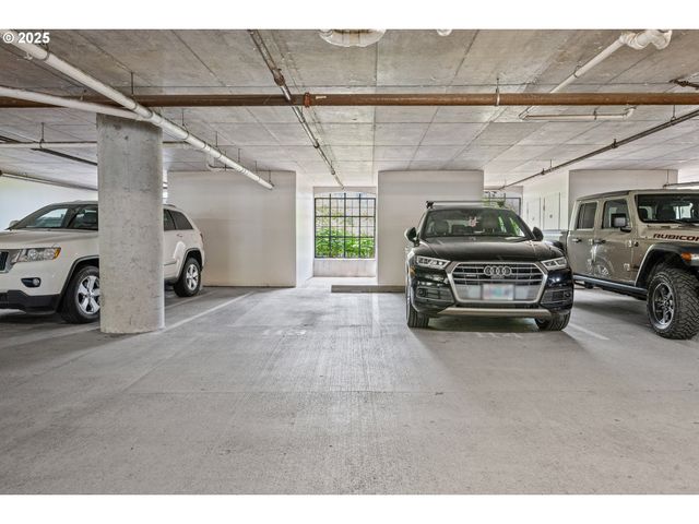 707 N HAYDEN ISLAND Dr 223, Portland, OR 97217