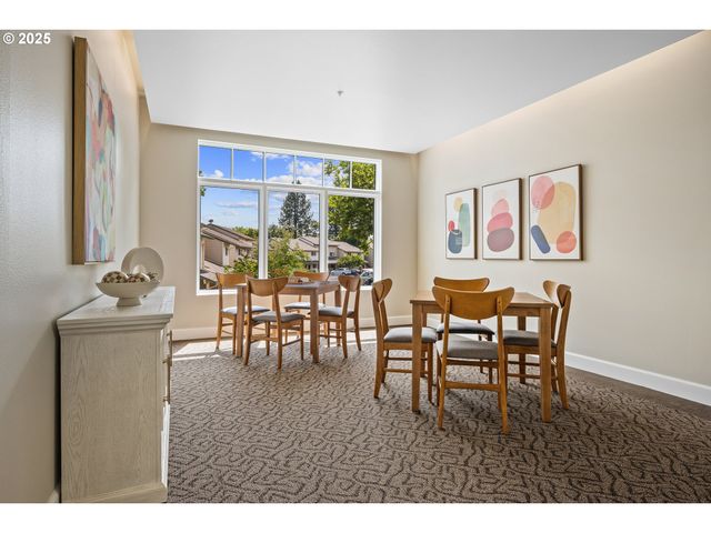 707 N HAYDEN ISLAND Dr 223, Portland, OR 97217