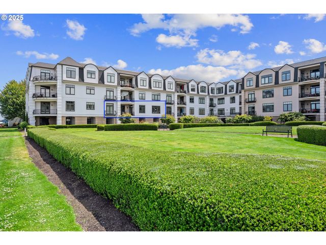 707 N HAYDEN ISLAND Dr 223, Portland, OR 97217