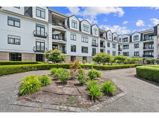 707 N HAYDEN ISLAND Dr 223, Portland, OR 97217