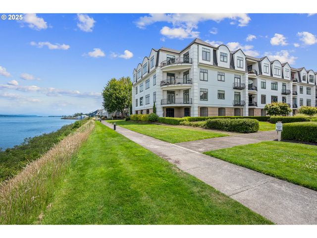 707 N HAYDEN ISLAND Dr 223, Portland, OR 97217