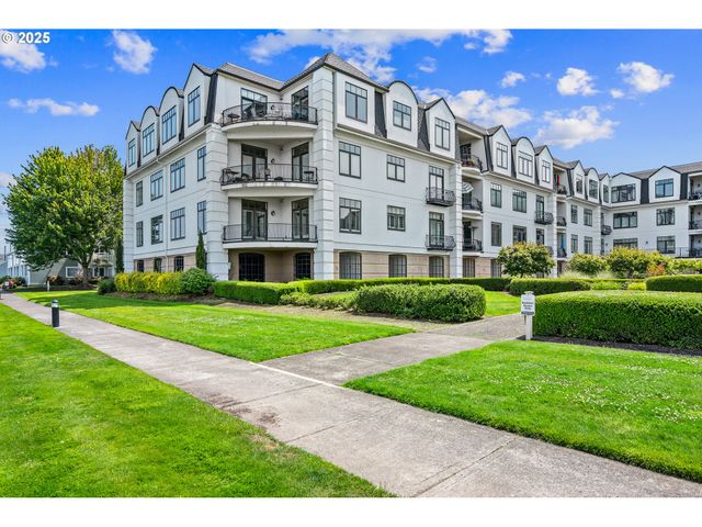 707 N HAYDEN ISLAND Dr 223, Portland, OR 97217