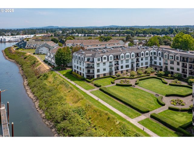 707 N HAYDEN ISLAND Dr 223, Portland, OR 97217