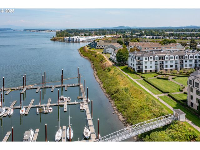 707 N HAYDEN ISLAND Dr 223, Portland, OR 97217