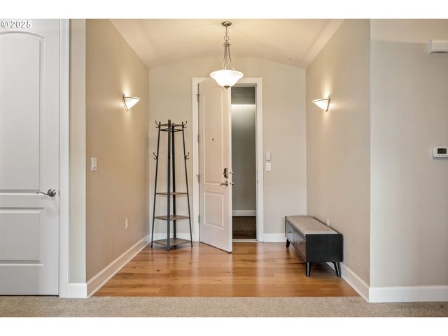 707 N HAYDEN ISLAND Dr 223, Portland, OR 97217