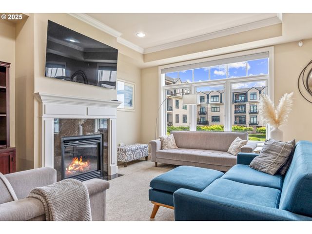 707 N HAYDEN ISLAND Dr 223, Portland, OR 97217