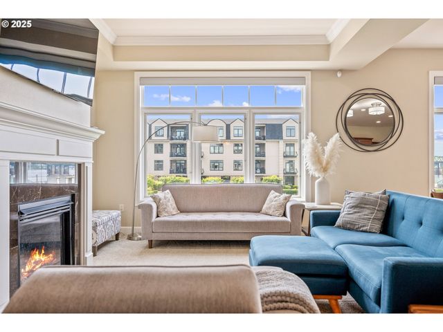 707 N HAYDEN ISLAND Dr 223, Portland, OR 97217