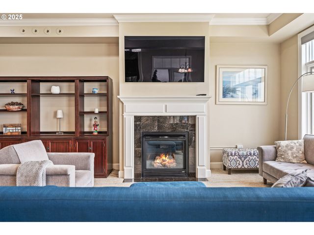 707 N HAYDEN ISLAND Dr 223, Portland, OR 97217