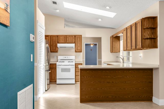 355 S 86th Ter S S, West Palm Beach, FL 33411