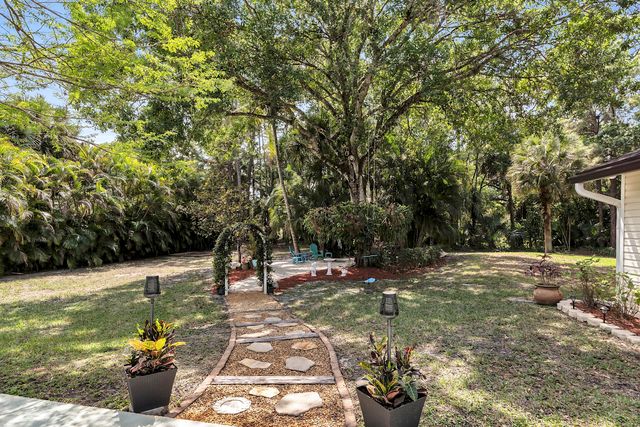 355 S 86th Ter S S, West Palm Beach, FL 33411