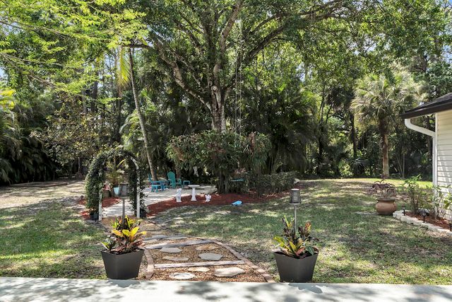 355 S 86th Ter S S, West Palm Beach, FL 33411