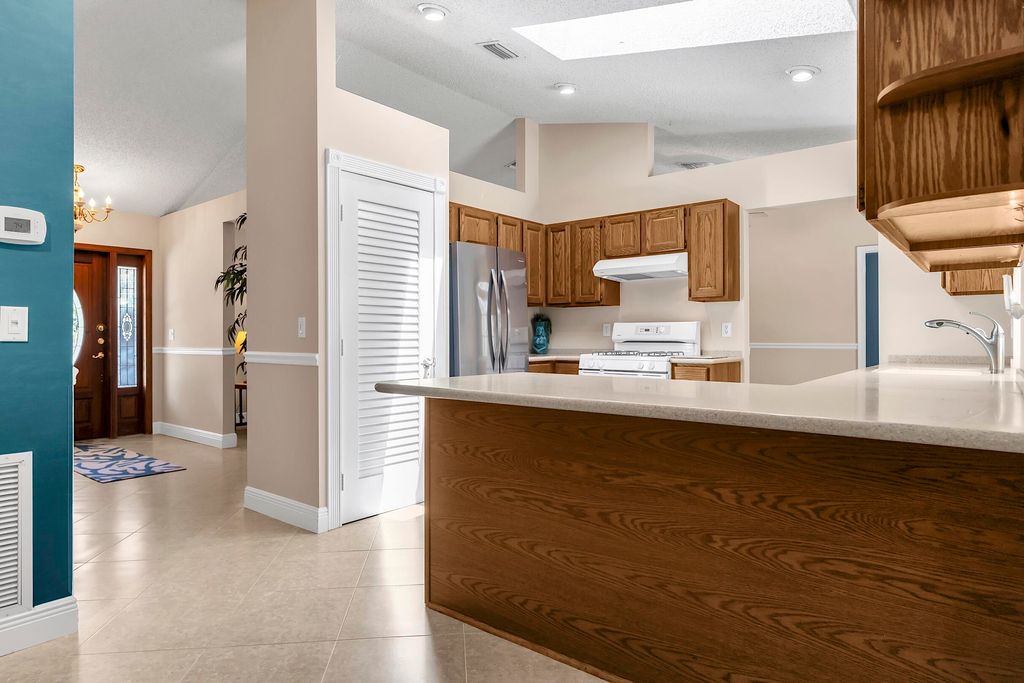 Image 13 of property listing at 355 86th Terrace S, West Palm Beach, FL 33411