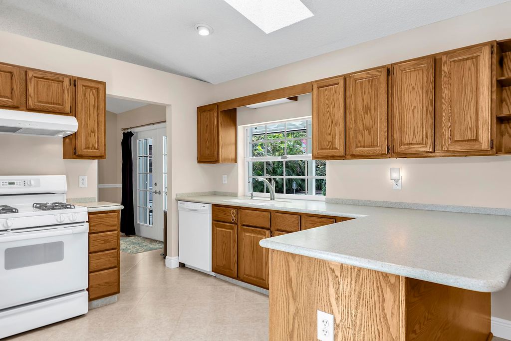 Image 15 of property listing at 355 86th Terrace S, West Palm Beach, FL 33411