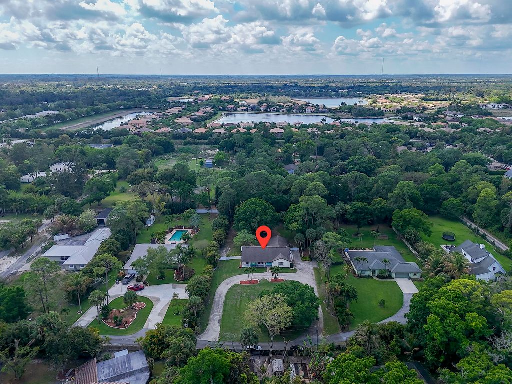 Image 2 of property listing at 355 86th Terrace S, West Palm Beach, FL 33411