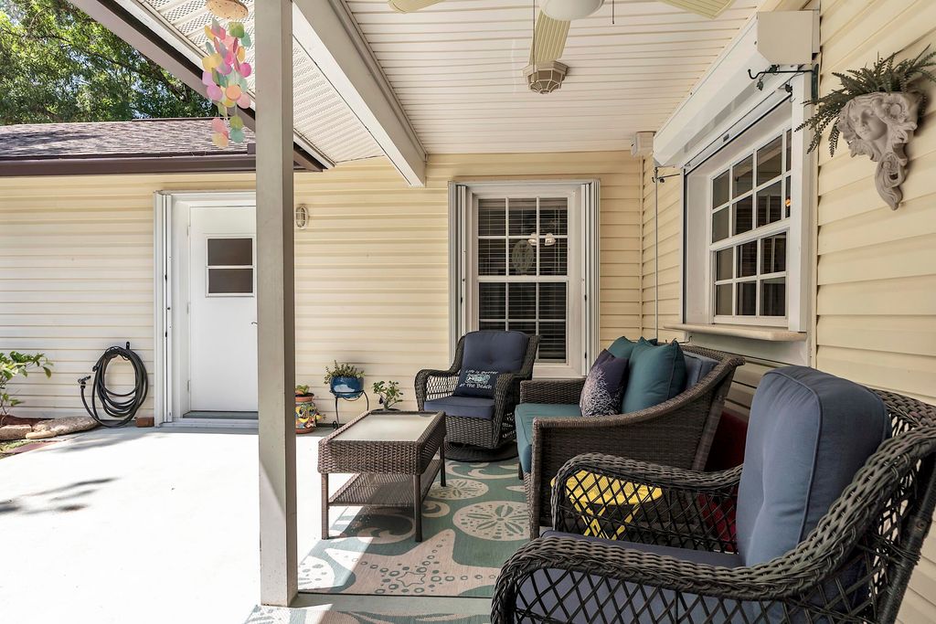 Image 35 of property listing at 355 86th Terrace S, West Palm Beach, FL 33411