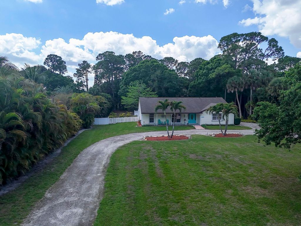 Image 4 of property listing at 355 86th Terrace S, West Palm Beach, FL 33411