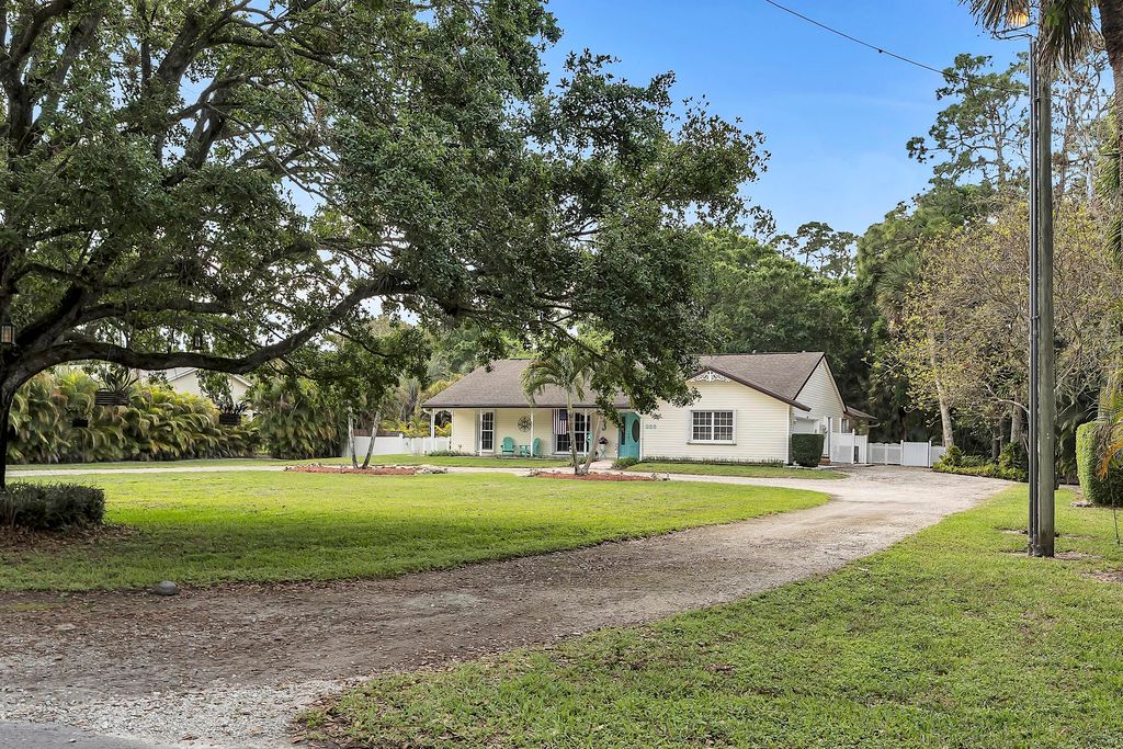 Image 6 of property listing at 355 86th Terrace S, West Palm Beach, FL 33411