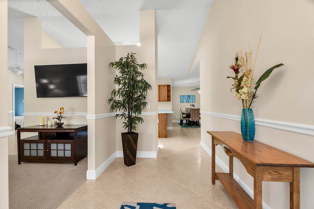 Image 7 of property listing at 355 86th Terrace S, West Palm Beach, FL 33411