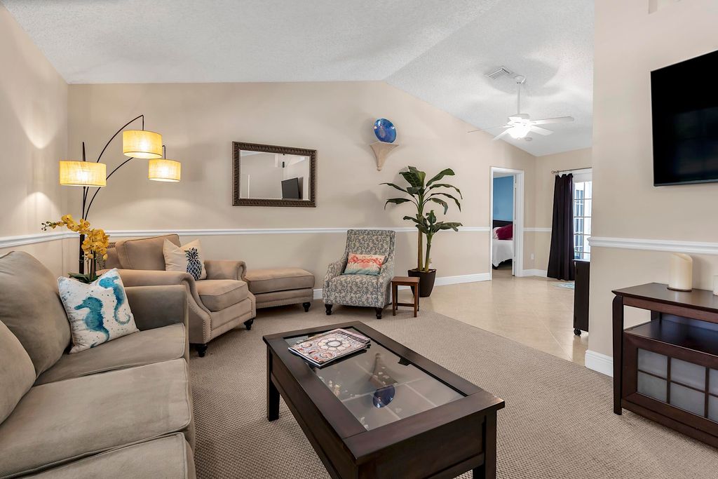 Image 9 of property listing at 355 86th Terrace S, West Palm Beach, FL 33411