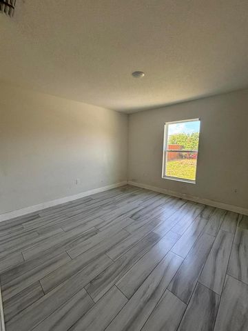 2231 SE MARIPOSA Avenue, Port St. Lucie, FL 34952