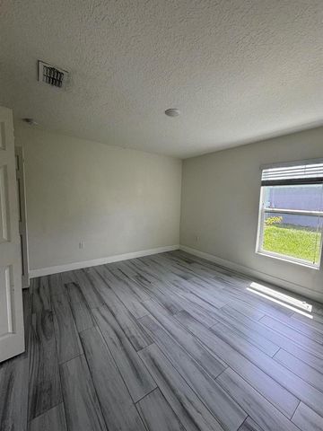 2231 SE MARIPOSA Avenue, Port St. Lucie, FL 34952