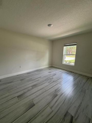 2231 SE MARIPOSA Avenue, Port St. Lucie, FL 34952