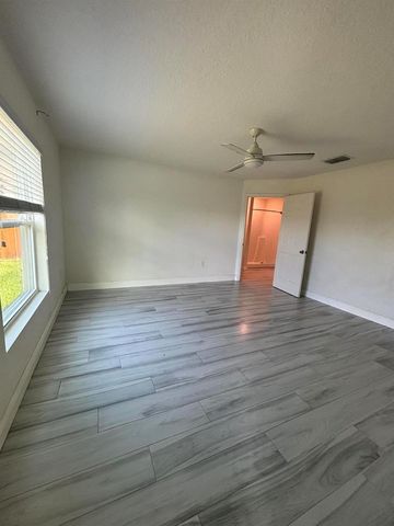 2231 SE MARIPOSA Avenue, Port St. Lucie, FL 34952