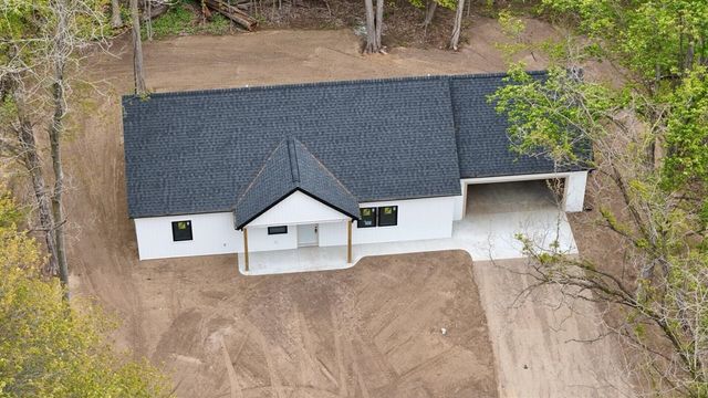 20160 Parkway Avenue, Three Rivers, MI 49093