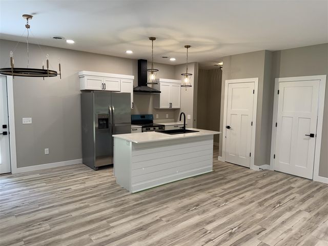 20160 Parkway Avenue, Three Rivers, MI 49093