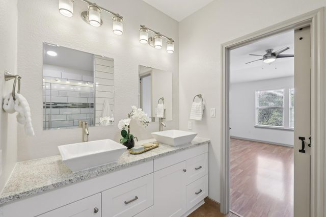 4500 Rimrock DR, Lago Vista, TX 78645