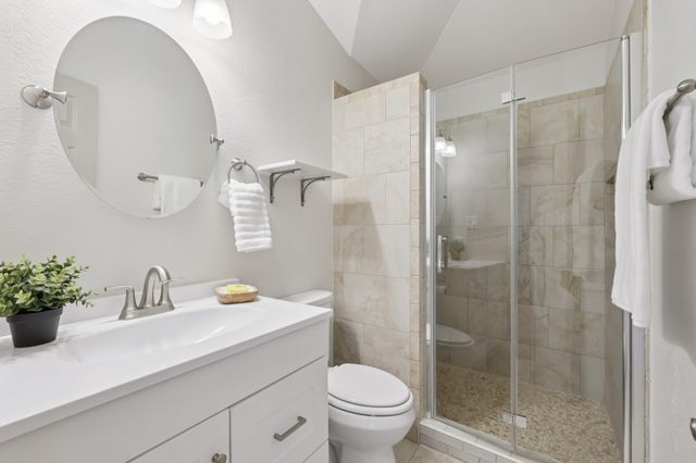 4500 Rimrock DR, Lago Vista, TX 78645