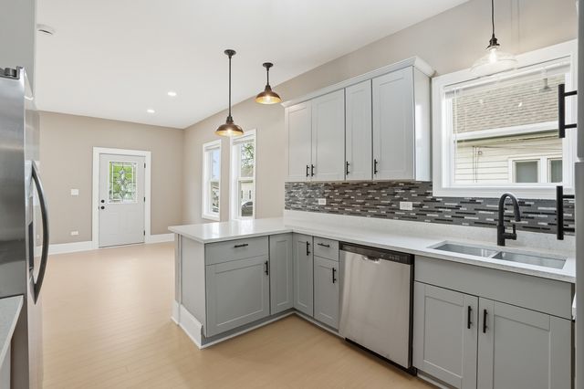 183 N Cleveland Avenue, Bradley, IL 60915