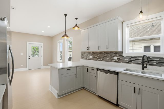 183 N Cleveland Avenue, Bradley, IL 60915