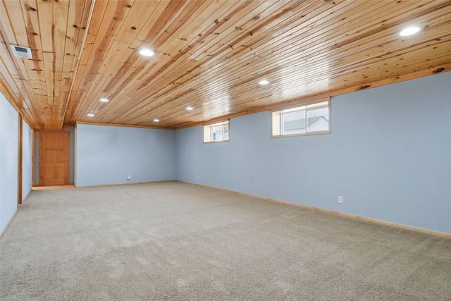 1110 Capri Drive NE, Cedar Rapids, IA 52402