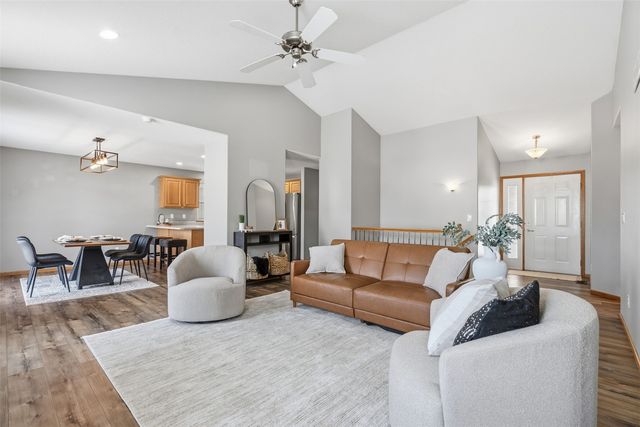 1110 Capri Drive NE, Cedar Rapids, IA 52402