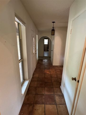 2200 Shady Meadow Court, Arlington, TX 76013