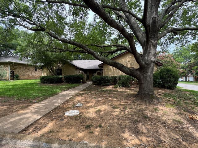 2200 Shady Meadow Court, Arlington, TX 76013