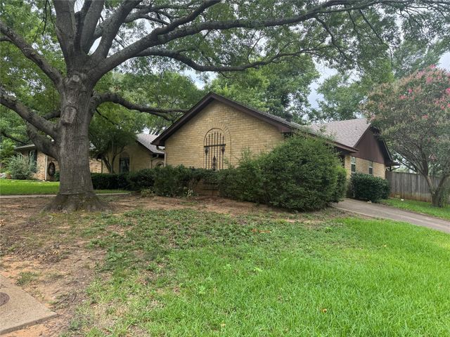 2200 Shady Meadow Court, Arlington, TX 76013