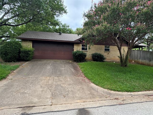 2200 Shady Meadow Court, Arlington, TX 76013