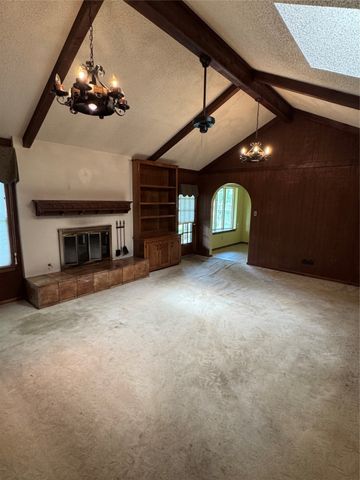 2200 Shady Meadow Court, Arlington, TX 76013
