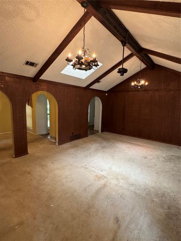 2200 Shady Meadow Court, Arlington, TX 76013