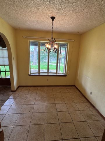 2200 Shady Meadow Court, Arlington, TX 76013