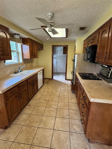 2200 Shady Meadow Court, Arlington, TX 76013
