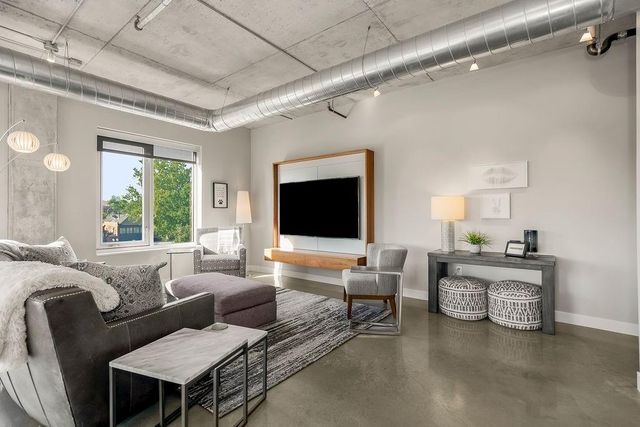 4141 PENNSYLVANIA Avenue 407, Kansas City, MO 64111