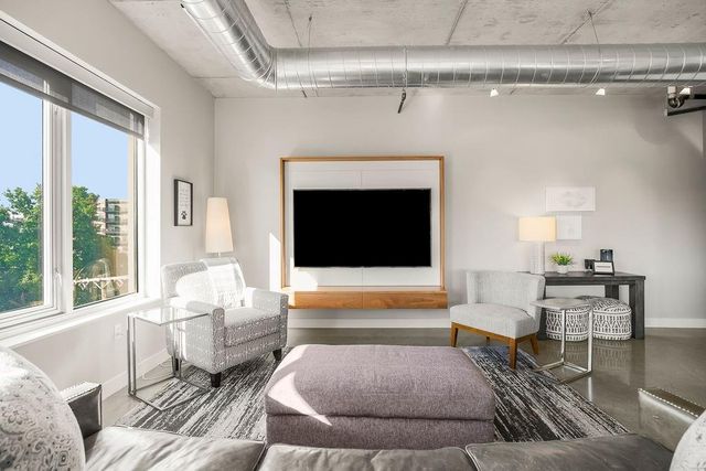 4141 PENNSYLVANIA Avenue 407, Kansas City, MO 64111