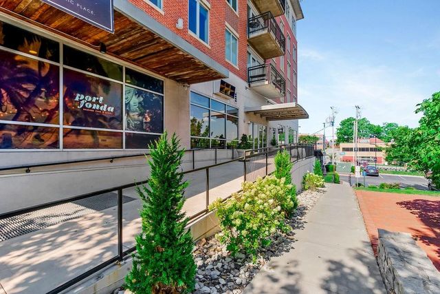 4141 PENNSYLVANIA Avenue 407, Kansas City, MO 64111